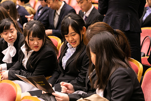 学校法人敬心学園合同入学式の様子
