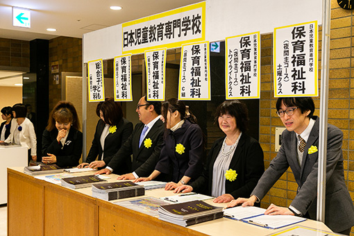 学校法人敬心学園合同入学式の様子