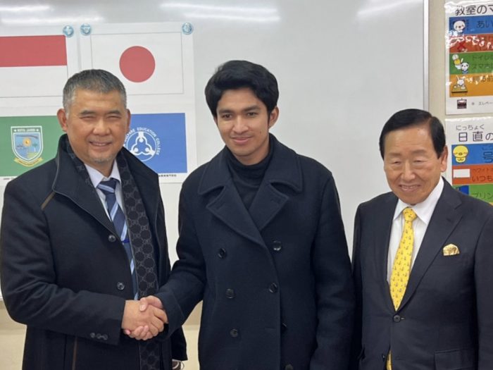 オールジャパンケアコンテスト受賞者サンディ君（インドネシア出身）と記念撮影