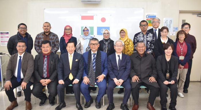 ジャンビ市 市長のSYARIF様、視察団の皆様